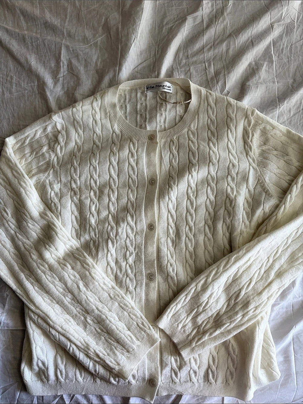 Little Mountain Cable Knit Cardigan in Cream Size Large Like New